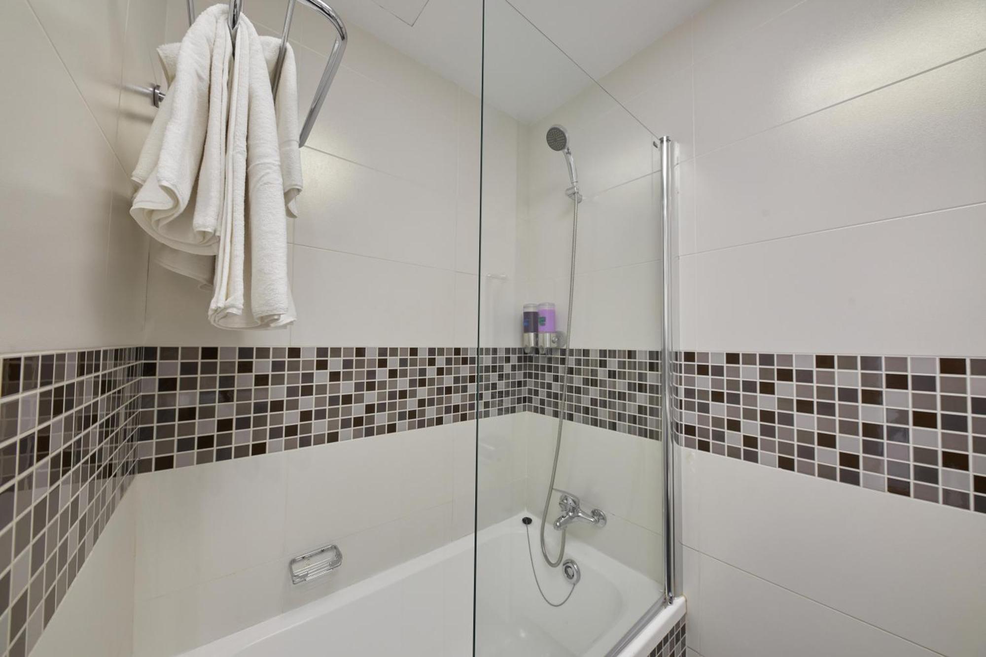 Chambre Premium avec Vue sur la Piscine